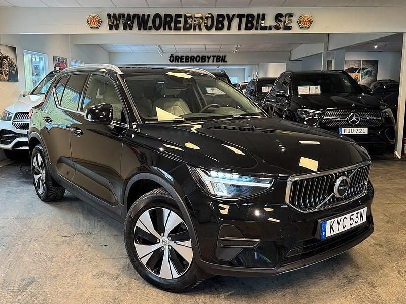 Begagnad Volvo XC40 Core 129 HK (94 kW) 2022 Svart SUV