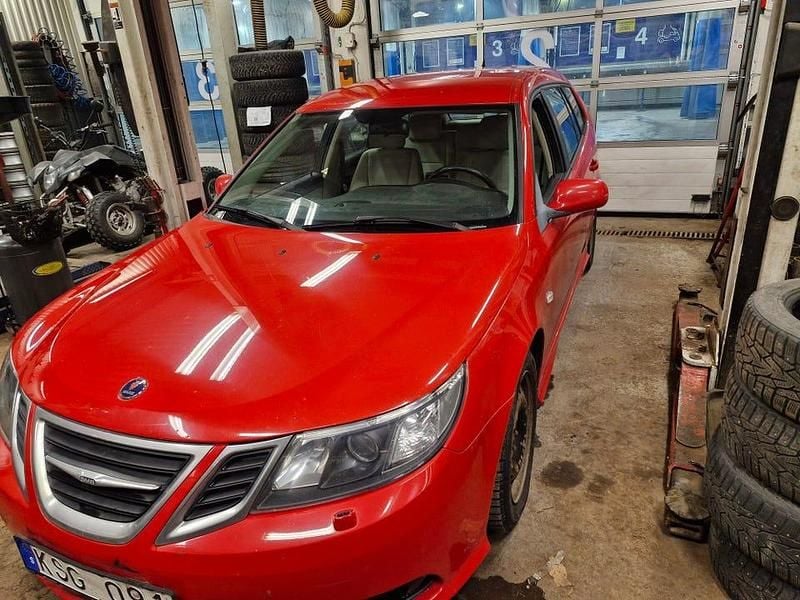 Röd Begagnad 2010 Saab 9-3 Kombi | 45 000 kr (Marknadspris) - Bild 1/2