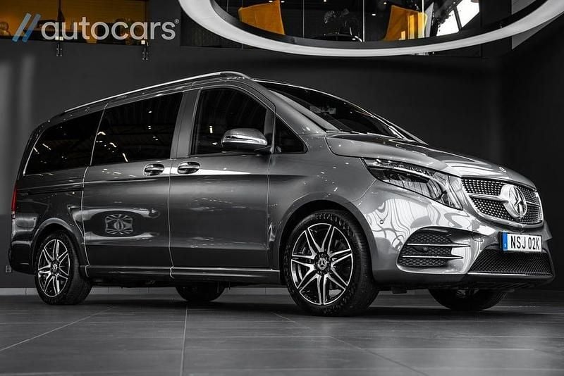 Begagnad Mercedes V220 AMG 163 HK (119 kW) 2023 Grå Minibuss