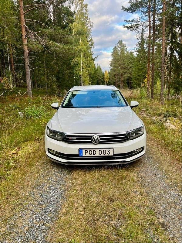 Vit Begagnad 2016 VW Passat GT Kombi | 154 995 kr (Marknadspris) - Bild 1/4