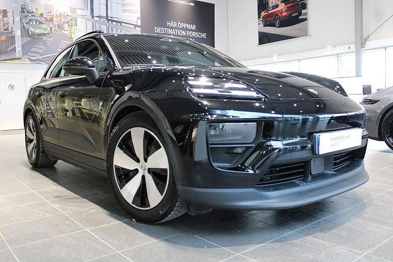 Begagnad Porsche Macan 330 kW (449 HK) 2024 Svart SUV