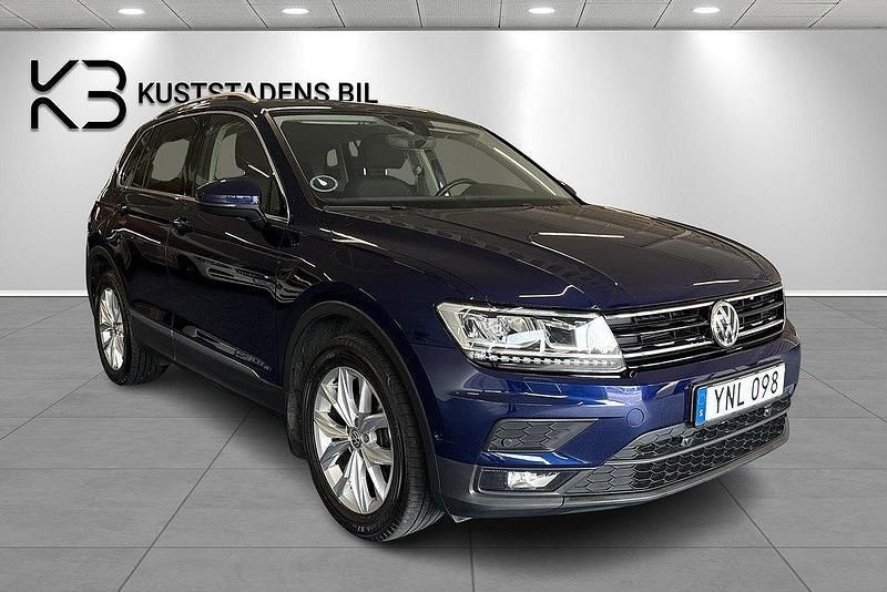 Mörkblå (blå) Begagnad 2018 VW Tiguan SUV | 199 900 kr (Bra pris) - Bild 1/4