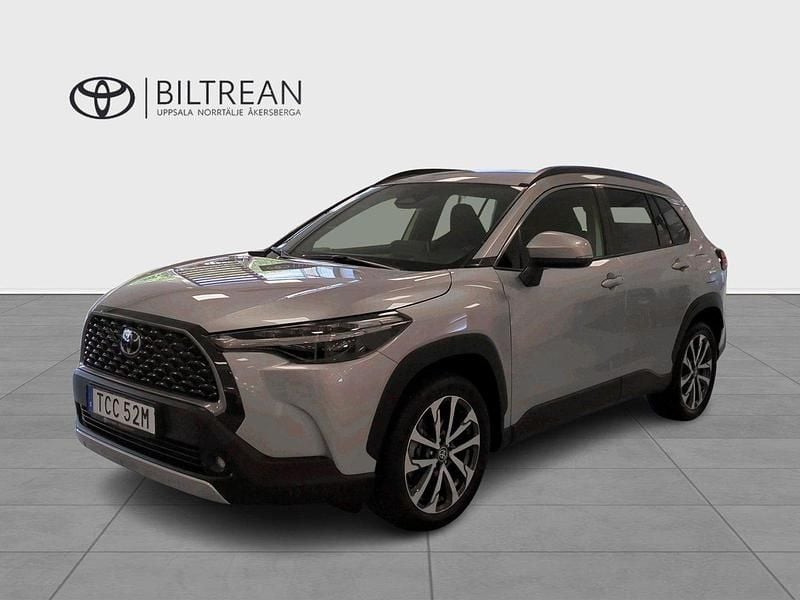 Silver Begagnad 2024 Toyota Corolla Cross Style SUV | 399 000 kr (Marknadspris) - Bild 1/4