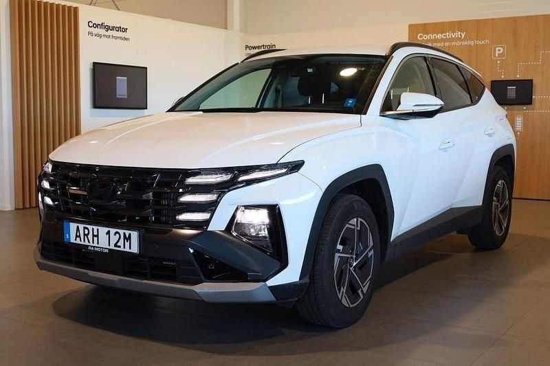 Vit Begagnad 2024 Hyundai Tucson Essential SUV | 319 900 kr (Bra pris) - Bild 1/2