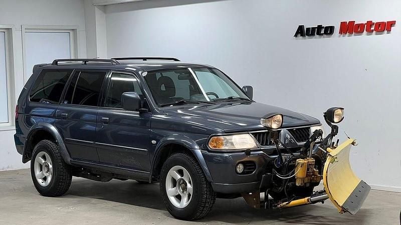 Mörkgrå Begagnad 2005 Mitsubishi Pajero Sport SUV | 99 900 kr - Bild 1/4