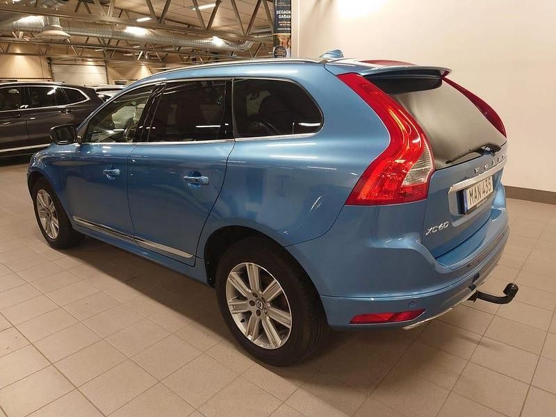 Begagnad Volvo XC60 Summum 190 HK (139 kW) 2015 Blå (blåmetallic) SUV