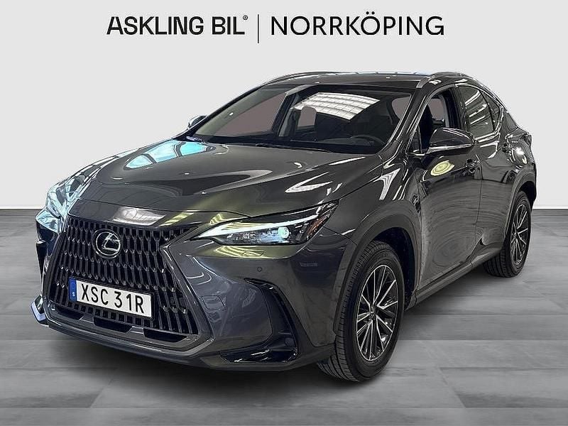 Grå Begagnad 2024 Lexus NX350h SUV | 439 000 kr (Marknadspris) - Bild 1/4