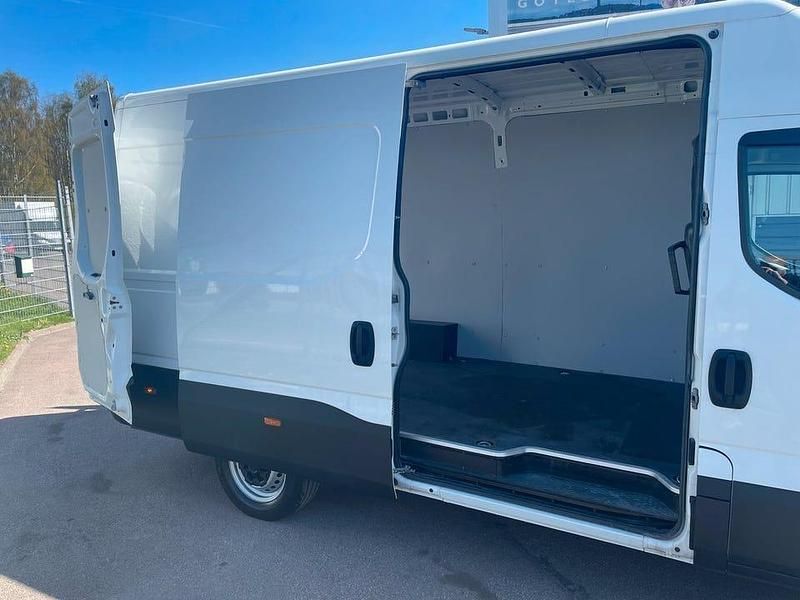 Begagnad Iveco Daily 136 HK (100 kW) 2021 Vit Van