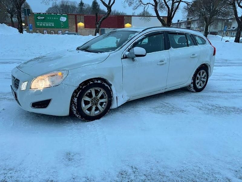 Begagnad 2012 Volvo V60 Kombi | 35 000 kr (Superpris) - Bild 1/4
