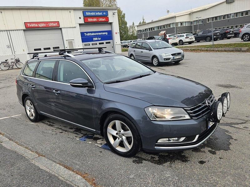 Grå Begagnad 2011 VW Passat Kombi | 35 000 kr (Dyr) - Bild 1/2