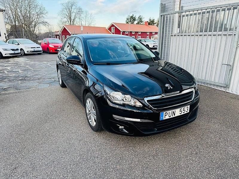 Svart Begagnad 2013 Peugeot 308 Active Halvkombi | 79 900 kr (Marknadspris) - Bild 1/4