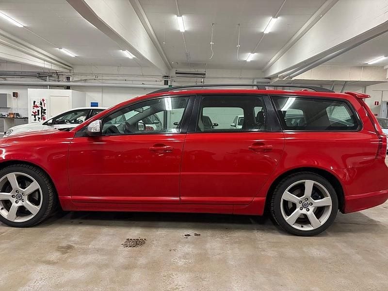 Begagnad Volvo V70 R-Design 231 HK (169 kW) 2010 Röd Kombi