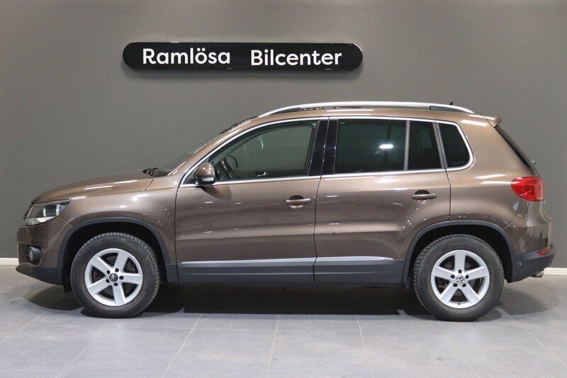 Brun Begagnad 2015 VW Tiguan Sportline SUV | 159 900 kr (Marknadspris) - Bild 1/4