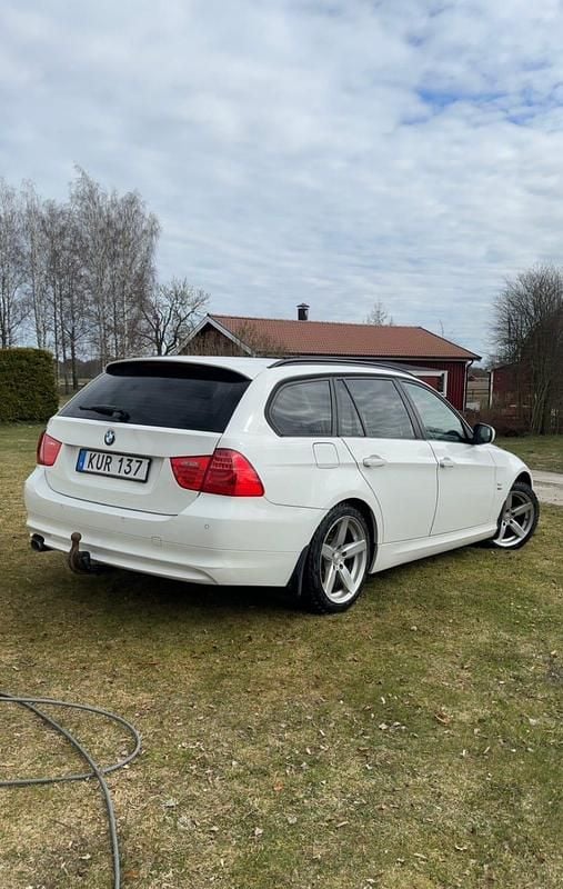 Begagnad 2010 BMW 320 Kombi | 80 000 kr (Marknadspris) - Bild 1/4