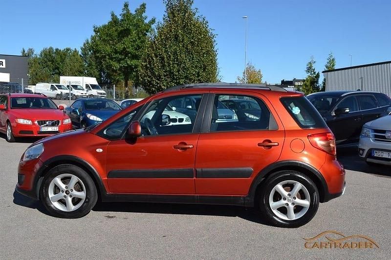 Begagnad Suzuki SX4 107 HK (78 kW) 2007 Orange Halvkombi