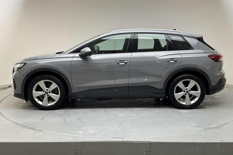 Begagnad Audi Q4 e-tron Comfort 150 kW (204 HK) 2022 Grå SUV