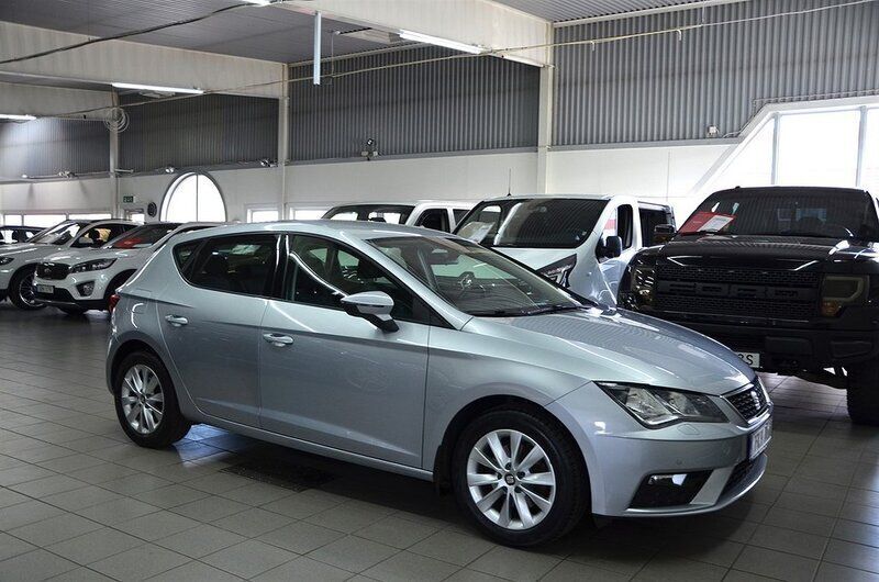 Silver Begagnad 2019 Seat Leon Style Halvkombi | 129 000 kr (Lite dyr) - Bild 1/4