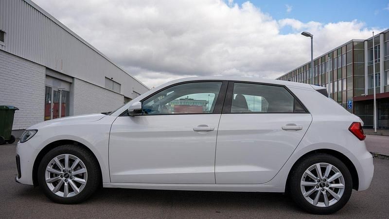 Vit Begagnad 2021 Audi A1 Sportback Proline Halvkombi | 196 000 kr (Bra pris) - Bild 1/4