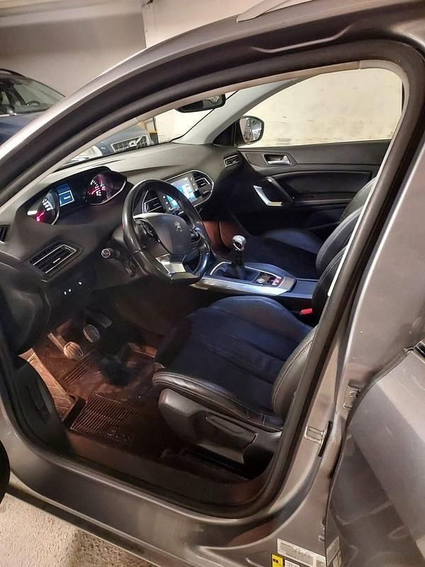 Begagnad Peugeot 308 SW 116 HK (85 kW) 2014 Grey metallic Kombi