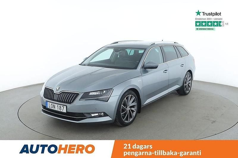 Grå Begagnad 2018 Skoda Superb LAURIN & KLEMENT Kombi | 181 000 kr (Bra pris) - Bild 1/4