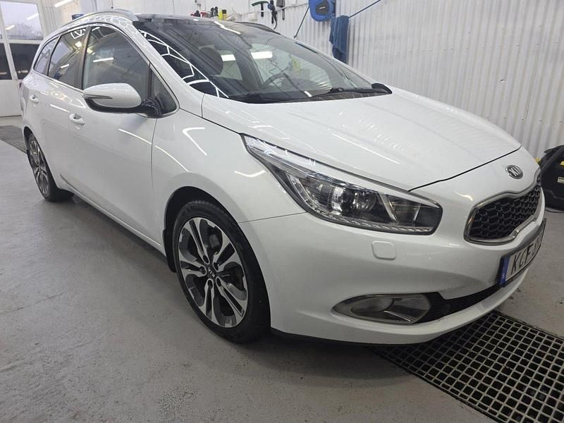 Vit Begagnad 2015 Kia Ceed Sportswagon Comfort Kombi | 59 900 kr (Marknadspris) - Bild 1/4