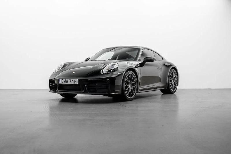 Svart Begagnad 2024 Porsche 911 Carrera Sportkupé | 1 549 000 kr (Marknadspris) - Bild 1/4
