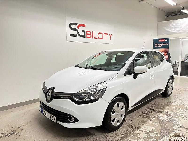 Vit Begagnad 2013 Renault Clio IV Halvkombi | 52 900 kr (Marknadspris) - Bild 1/4