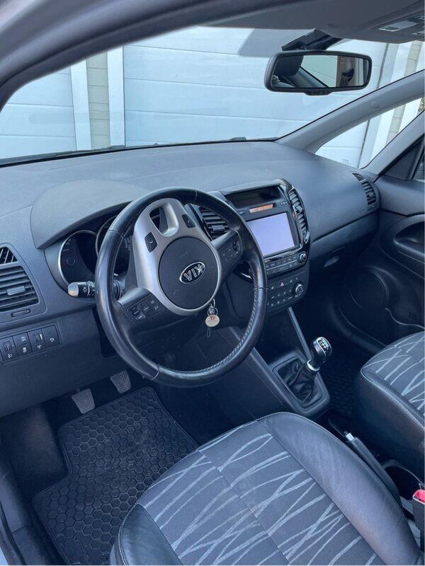 Grå Begagnad 2015 Kia Venga Halvkombi | 85 000 kr (Bra pris) - Bild 1/4