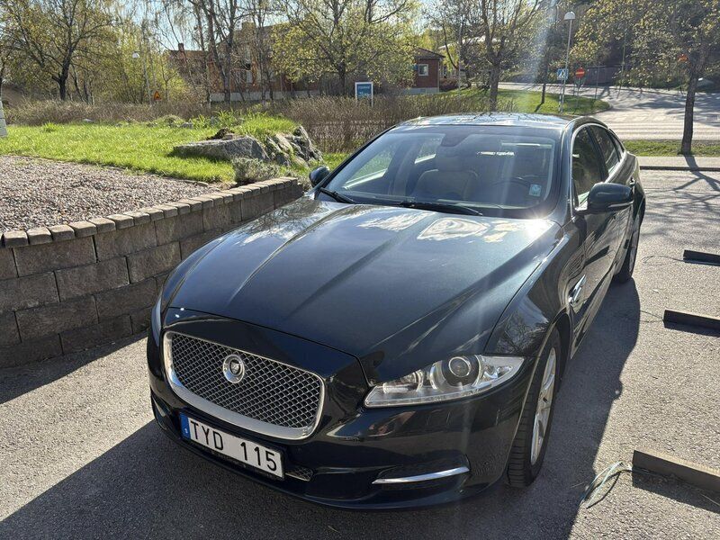 Grön Begagnad 2010 Jaguar XJ Sedan | 165 000 kr - Bild 1/4