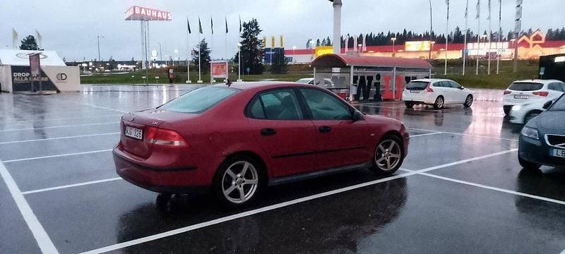 Röd Begagnad 2005 Saab 9-3 Sedan | 13 500 kr (Marknadspris) - Bild 1/1