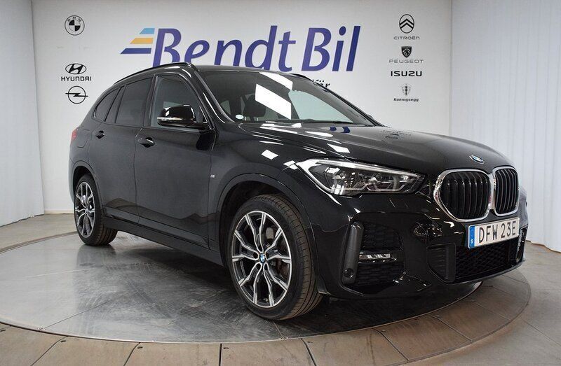 Svart Begagnad 2021 BMW X1 M Sport SUV | 299 500 kr (Bra pris) - Bild 1/3
