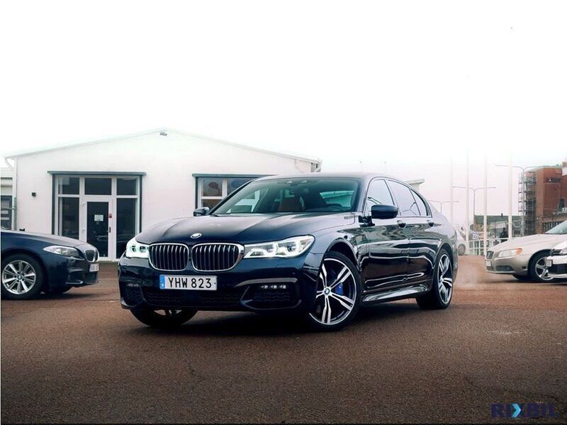 Svart Begagnad 2017 BMW 740 iPerformance Sedan | 429 900 kr - Bild 1/4