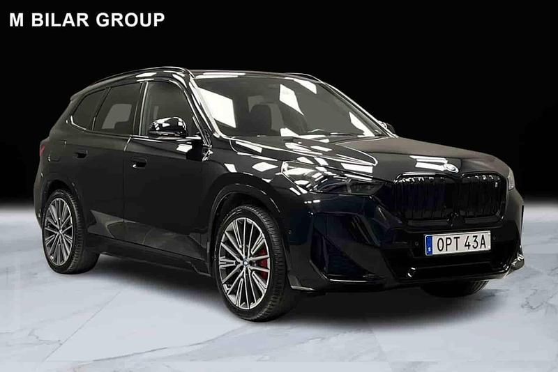 Svart Begagnad 2024 BMW iX1 SUV | 549 000 kr - Bild 1/1