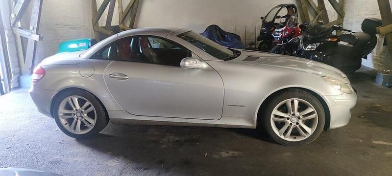 Silver Begagnad 2005 Mercedes SLK200 Cab | 79 900 kr (Marknadspris) - Bild 1/4