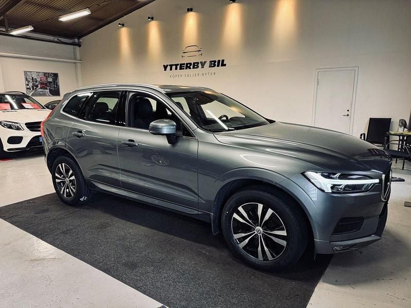 Grå Begagnad 2020 Volvo XC60 Momentum SUV | 319 900 kr (Marknadspris) - Bild 1/4