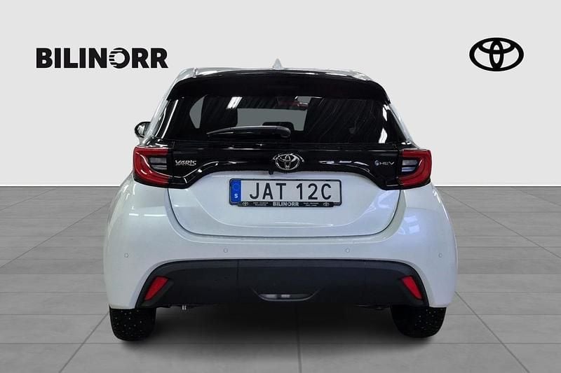 Begagnad Toyota Yaris 2024 Vit Halvkombi