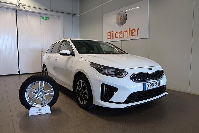 Vit Begagnad 2021 Kia Ceed Kombi | 209 900 kr (Marknadspris) - Bild 1/3
