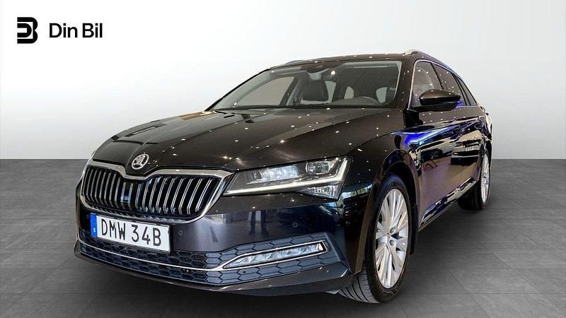 Svart Begagnad 2020 Skoda Superb Adventure Kombi | 289 900 kr (Marknadspris) - Bild 1/4