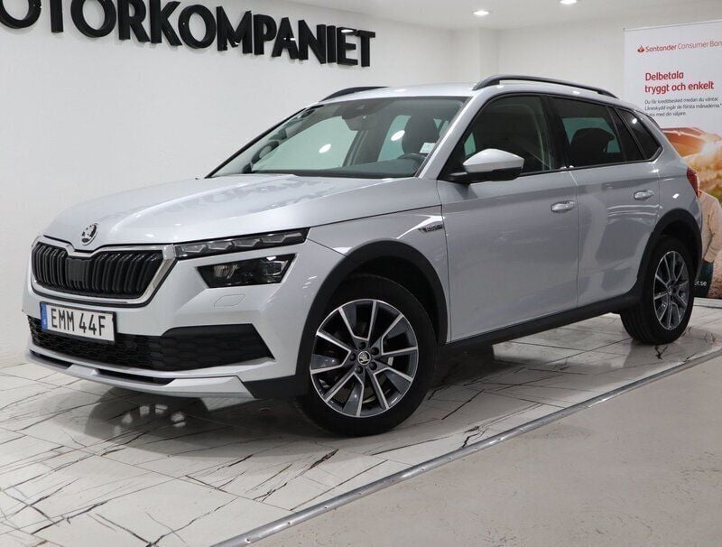Grå Begagnad 2021 Skoda Kamiq ScoutLine SUV | 229 900 kr (Marknadspris) - Bild 1/4