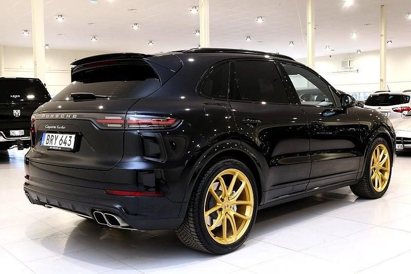 Begagnad Porsche Cayenne Turbo 549 HK (403 kW) 2018 Svart SUV
