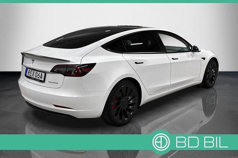 Begagnad Tesla Model 3 377 kW (513 HK) 2021 Vit Sedan