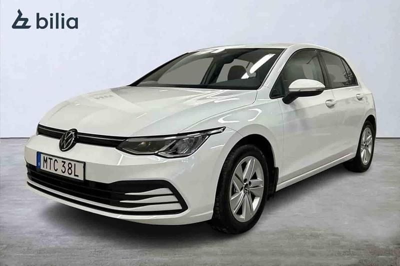 Vit Begagnad 2023 VW Golf VIII Halvkombi | 274 800 kr (Marknadspris) - Bild 1/1