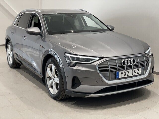 Tyfongrå metallic Begagnad 2021 Audi e-tron Proline SUV | 379 000 kr (Marknadspris) - Bild 1/4