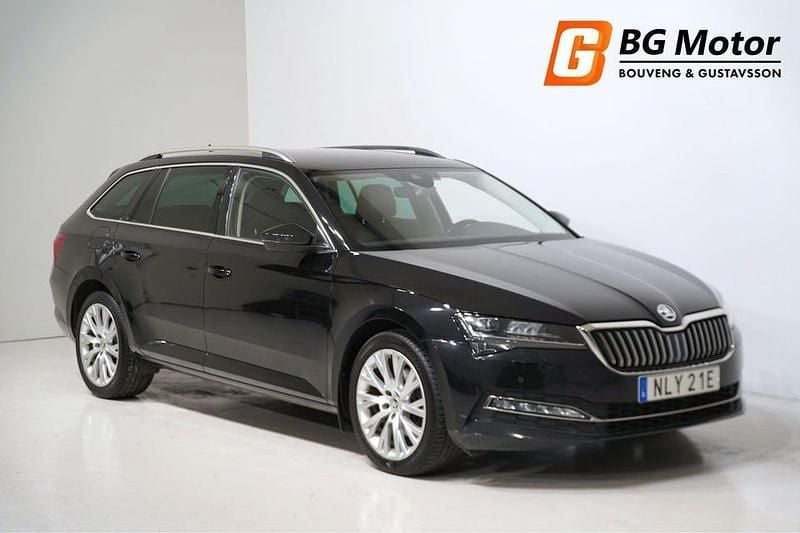 Svart Begagnad 2021 Skoda Superb Business Line Kombi | 239 600 kr (Marknadspris) - Bild 1/3
