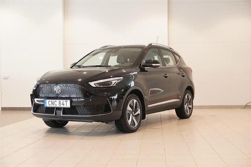 Svart Begagnad 2022 MG ZS Luxury Sedan | 229 900 kr (Superpris) - Bild 1/4