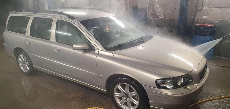 Brun Begagnad 2004 Volvo V70 Kombi | 8 500 kr (Superpris) - Bild 1/4