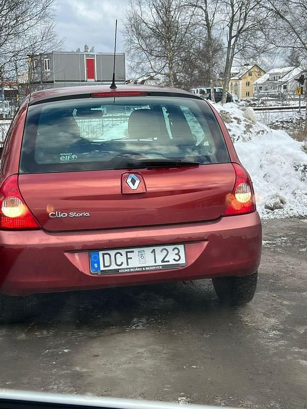 Begagnad Renault Clio R.S. 75 HK (55 kW) 2008 Halvkombi