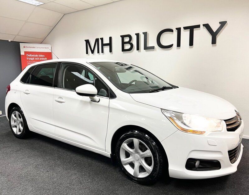 Vit Begagnad 2011 Citroën C4 Tendance Halvkombi | 49 900 kr (Dyr) - Bild 1/4