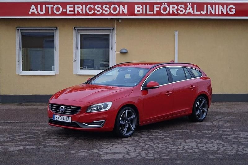 Röd Begagnad 2015 Volvo V60 Kombi | 159 800 kr (Marknadspris) - Bild 1/4