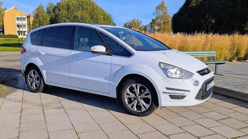 Vit Begagnad 2012 Ford S-MAX Business Edition Minibuss | 62 000 kr (Superpris) - Bild 1/4